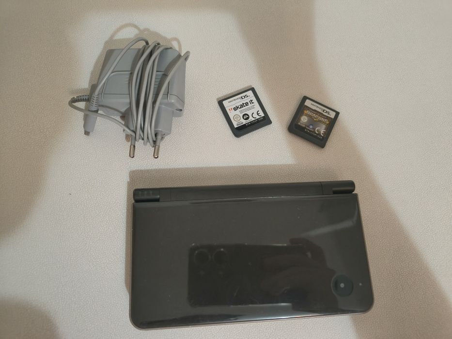 Vând consola  Nintendo Ds XL