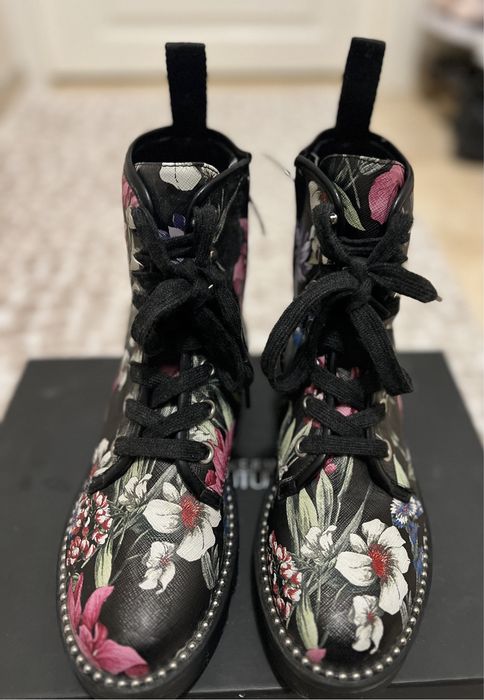 Дамски боти на Guess и на Reebok