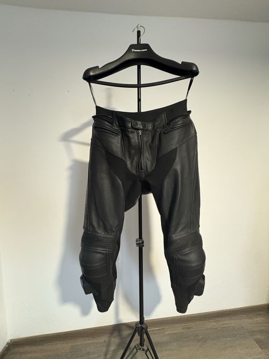 Pantaloni moto din piele