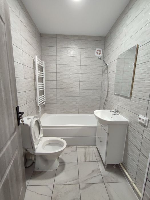 Vand apartament  2 camere