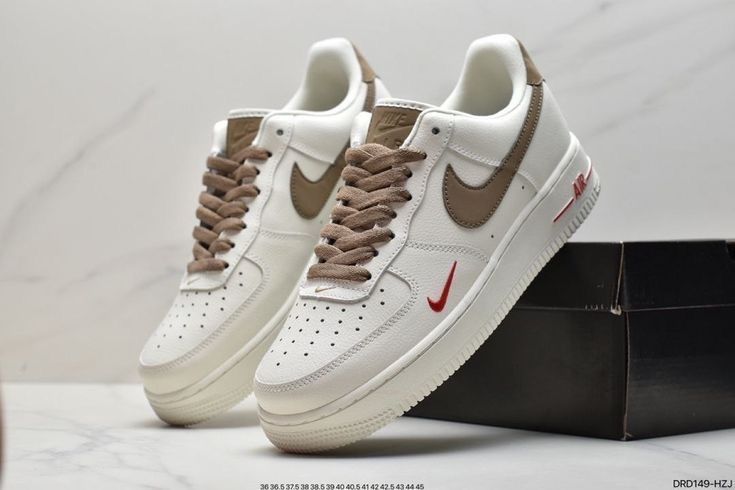 Nike Air Force 1 — кроссовки для города , 36–45