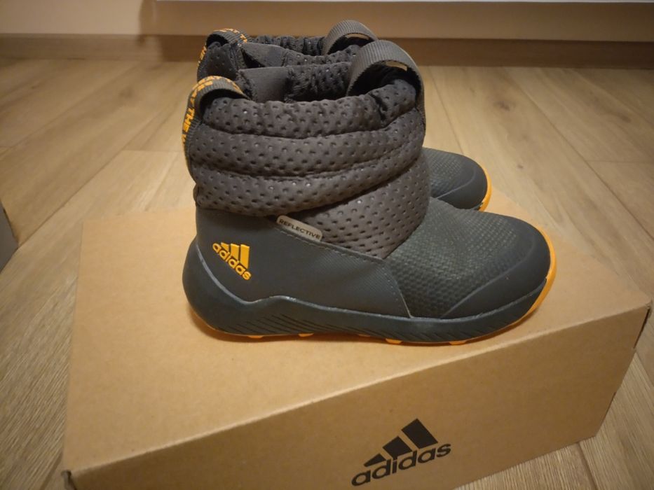 Продавам Адидас RapidaSnow I