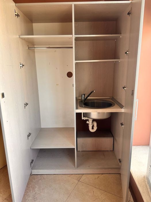 Шкаф / гардероб с вградена мивка