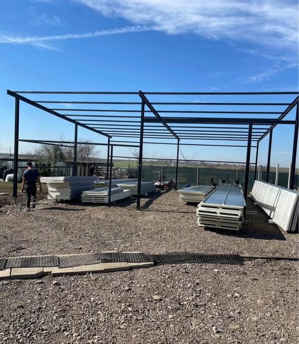 Vând hale metalice cu panouri sandwich 
Orice dimensiune dorita de cli