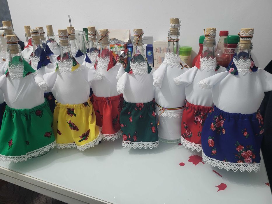 Vand sticle traditionale 25lei buc.