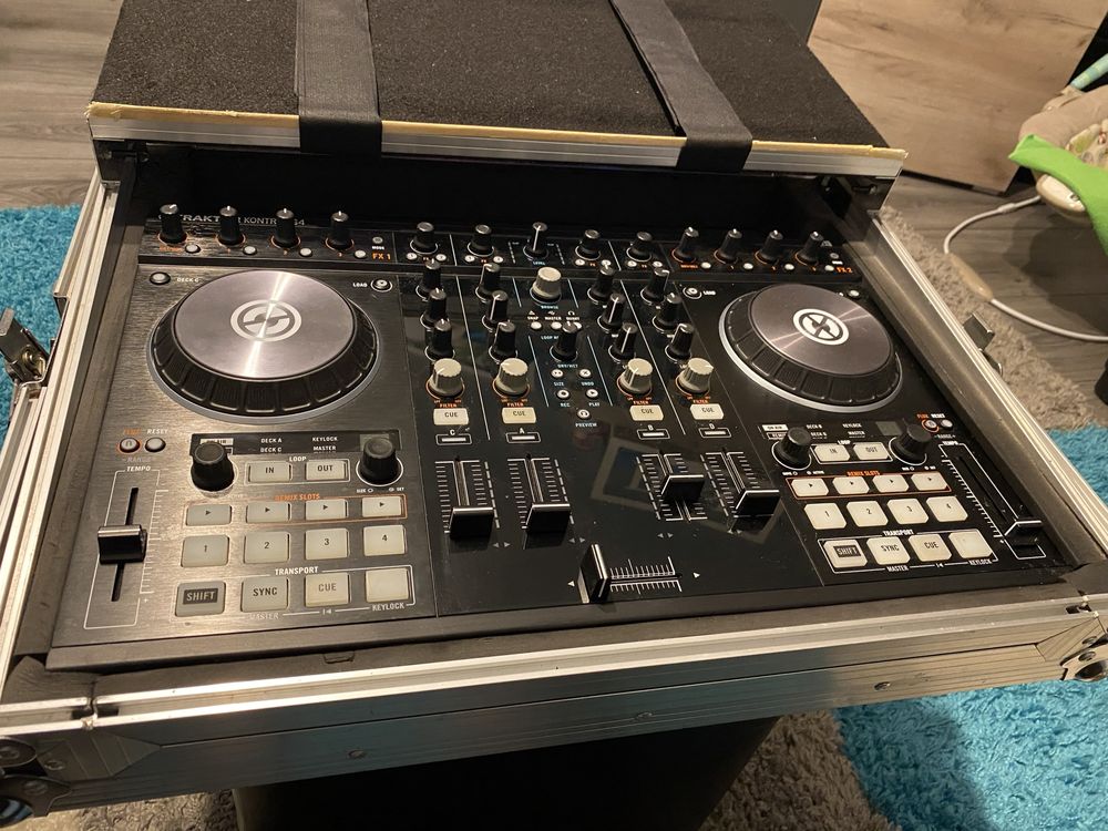 Traktor kontrol S4 mk2