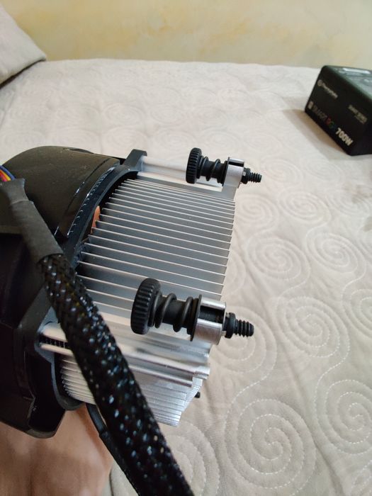 Cooler AMD pentru seria 1000