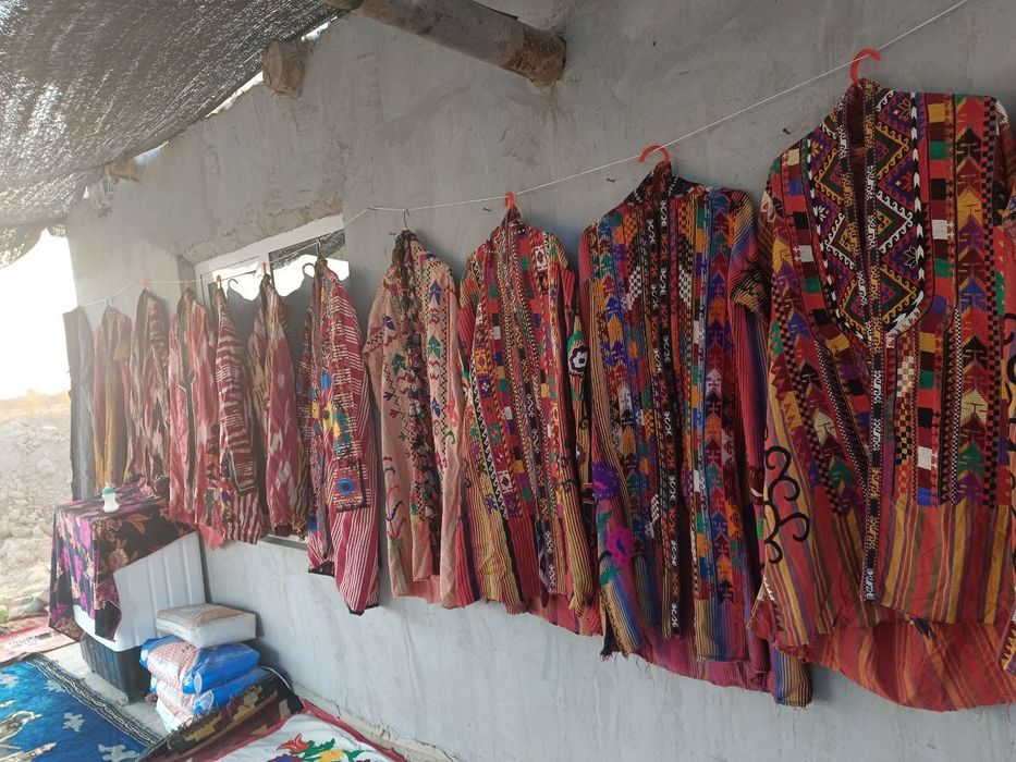 Paranji va kashtali qoʻl mexnati jelaklar va kashta va goplinlar