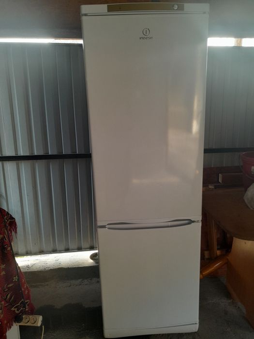 Холодильник в рабочем состояние по всем вопросам писать на ватсап