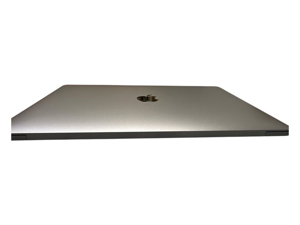 Продавам Macbook Pro 13 2017 Touchbar, 4 Thunderbolts, 8GB RAM, 256GB