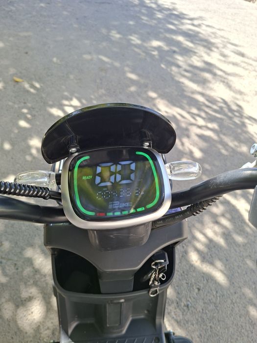 Adil skuteri Y-400