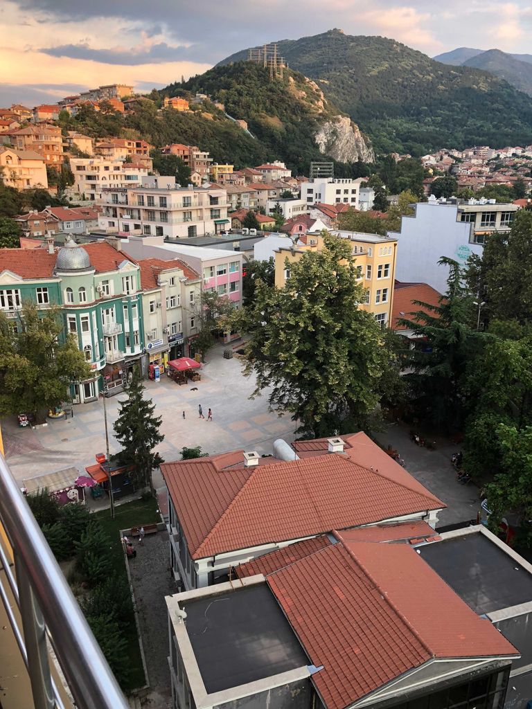 Продава се Двустаен апартамент в Асеновград - 93 кв.м за 1100 €/кв.м - Снимка #2