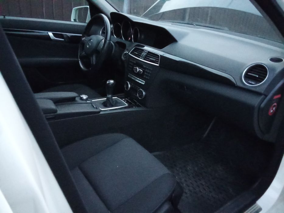 Vând complet functionabil bine pt piese curata interior exterior cu