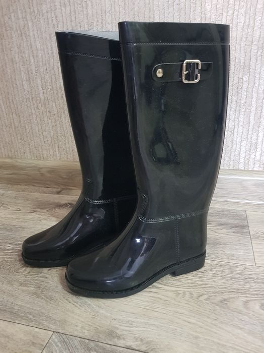 Продам             новые                    резиновые           сапоги