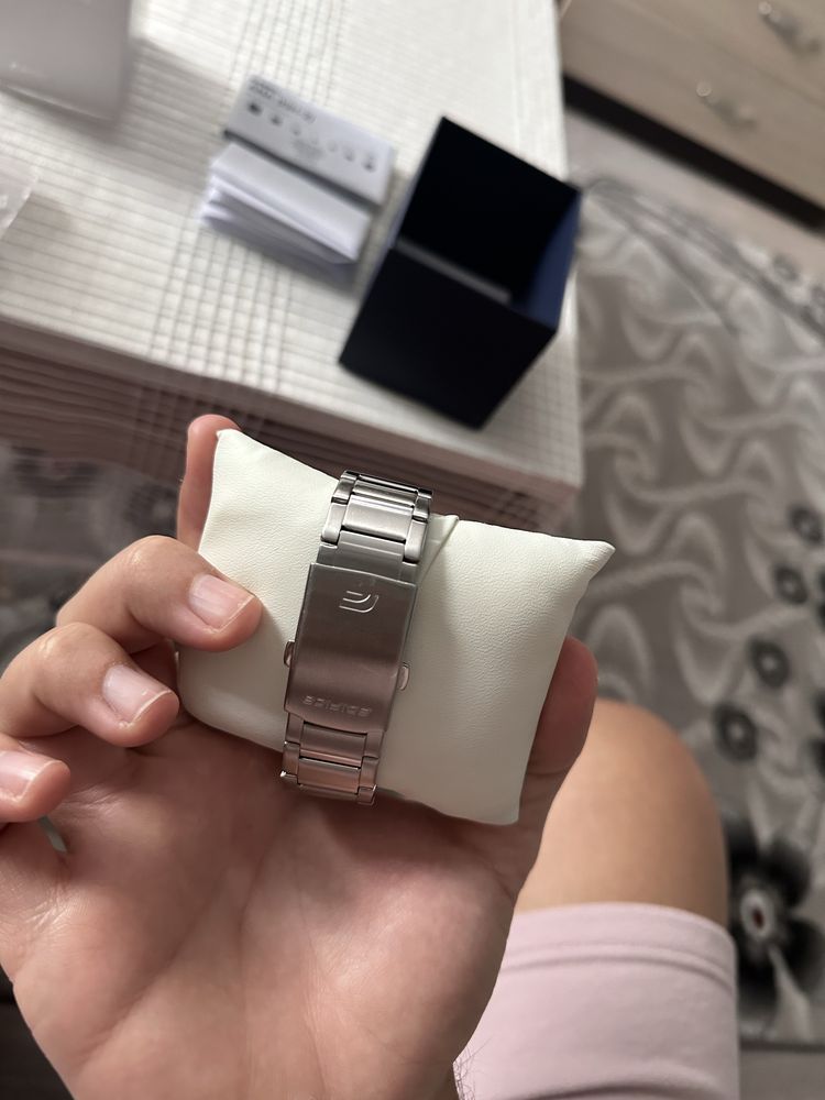 Часовник Casio Efr-571md