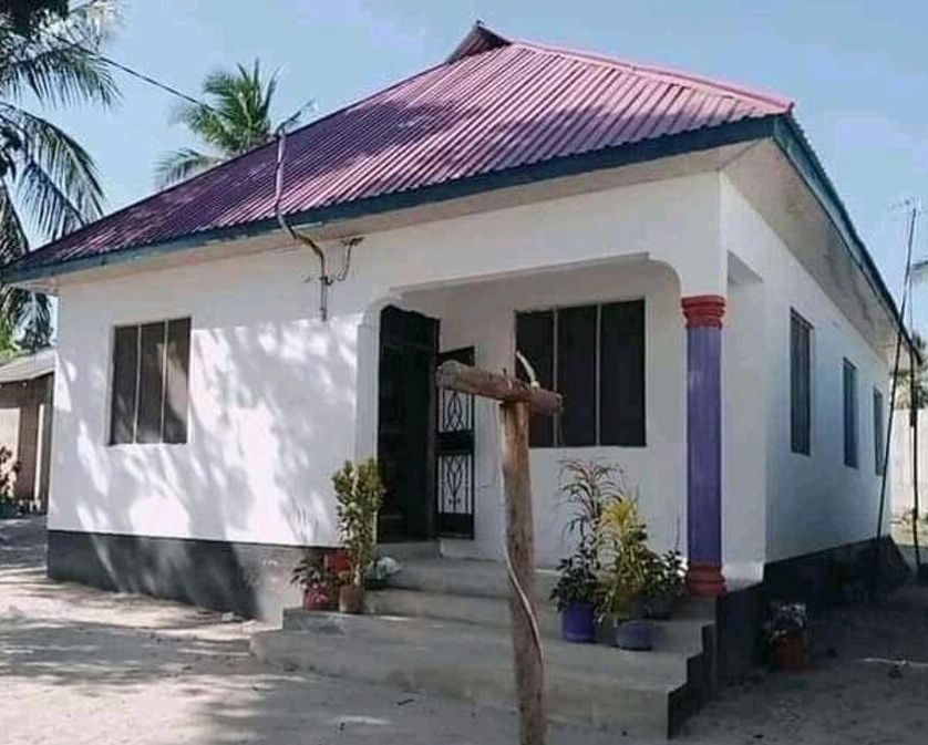 4-комнатный дом, квартира, участок, расположенный в центре Коянди