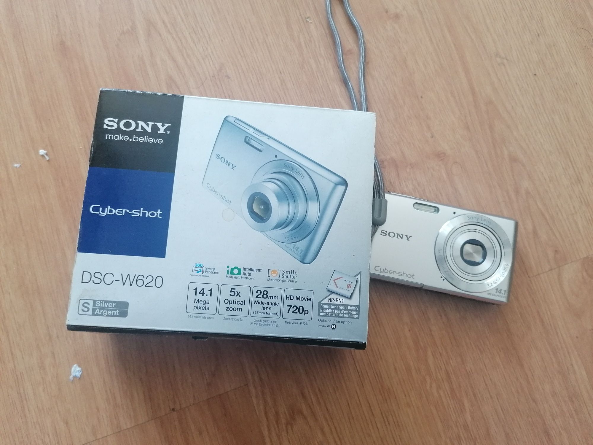 Vând aparat foto Sony cyber shot nou la cutie trimit prin curier