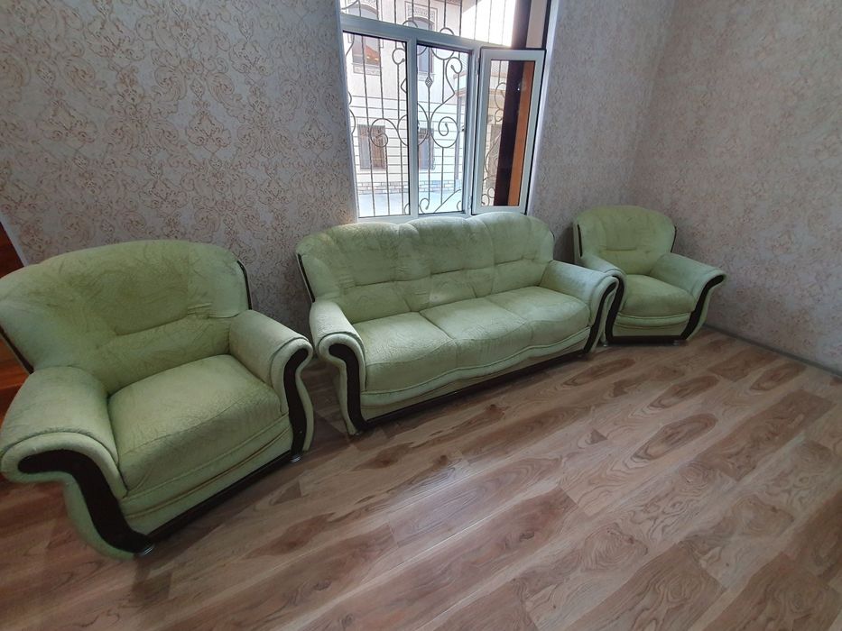 Комплект диван кресло сотилади