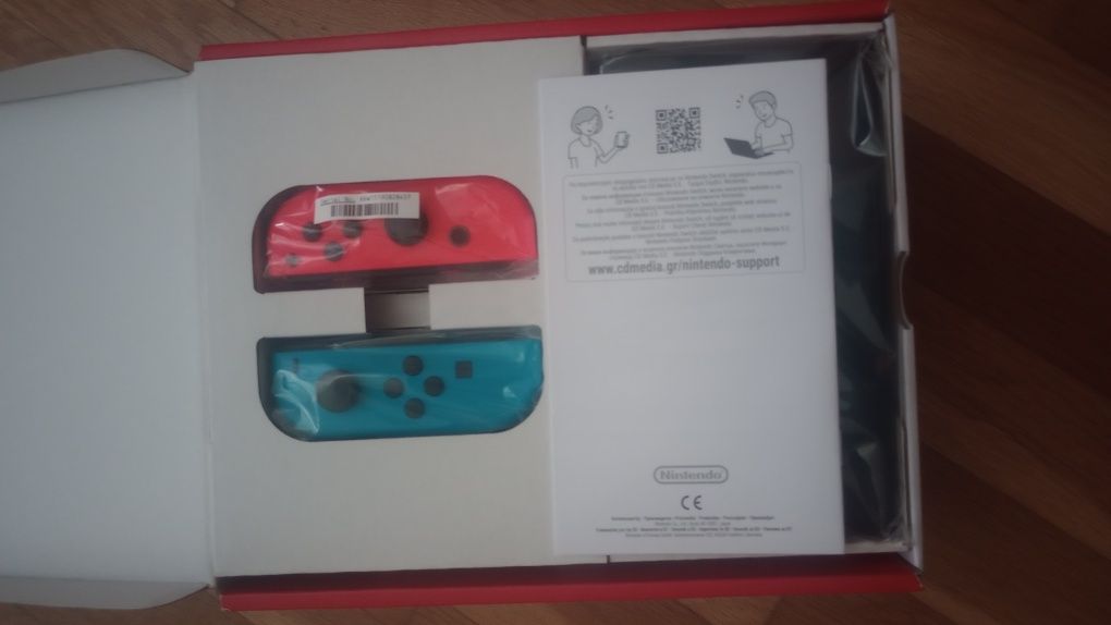 Nintendo Switch OLED 64GB – Отлично състояние + кутия
