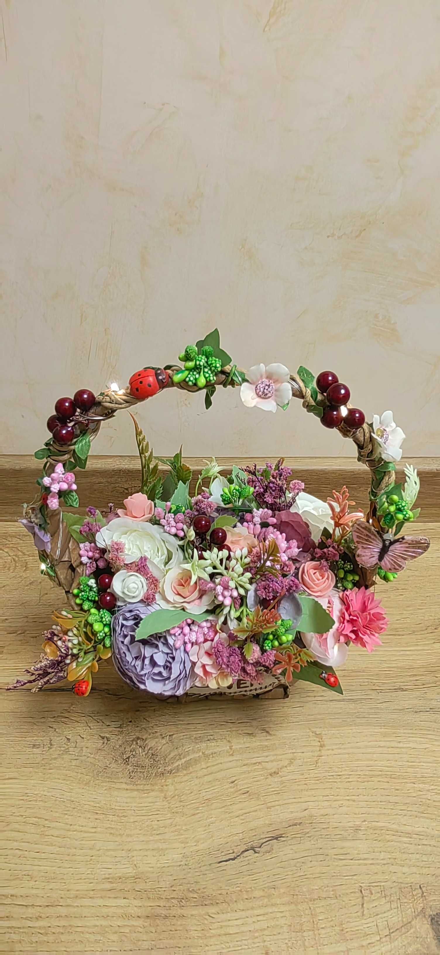 Кошнички с украса за подарък