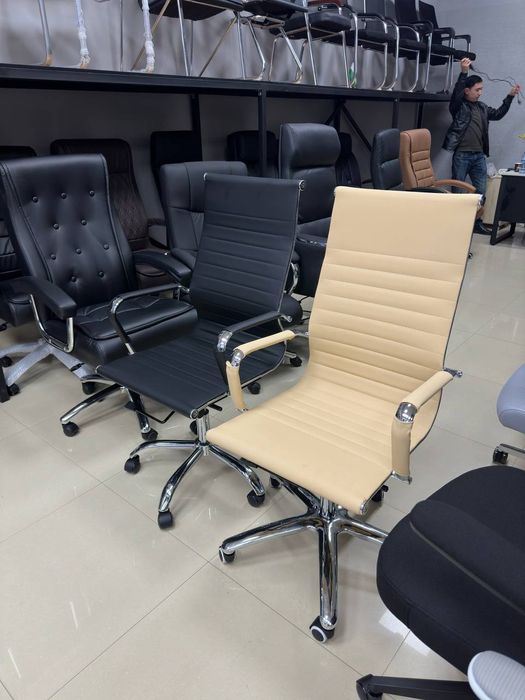 офисное кресло Дельгадо white оптом разница есть