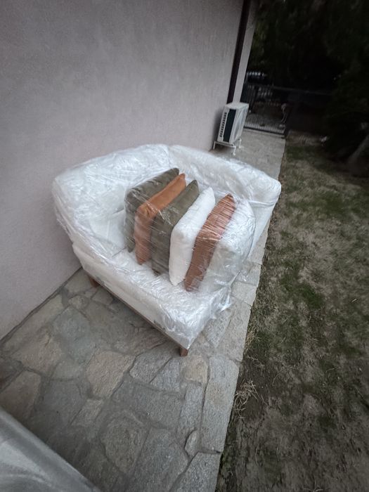 Продавам чисто нов дизайнерски диван