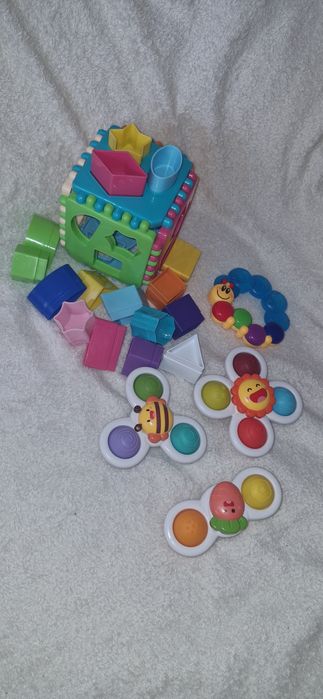 Продам развивающие игрушки