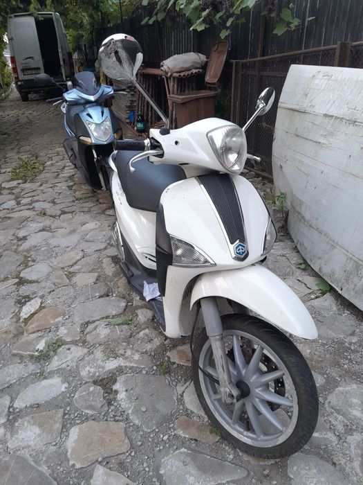 Vând scuter piaggio