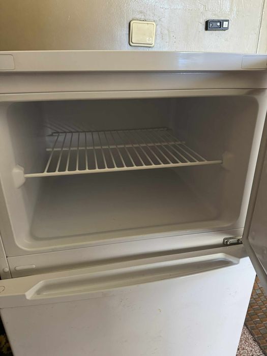 Хладилник с фризер Beko!