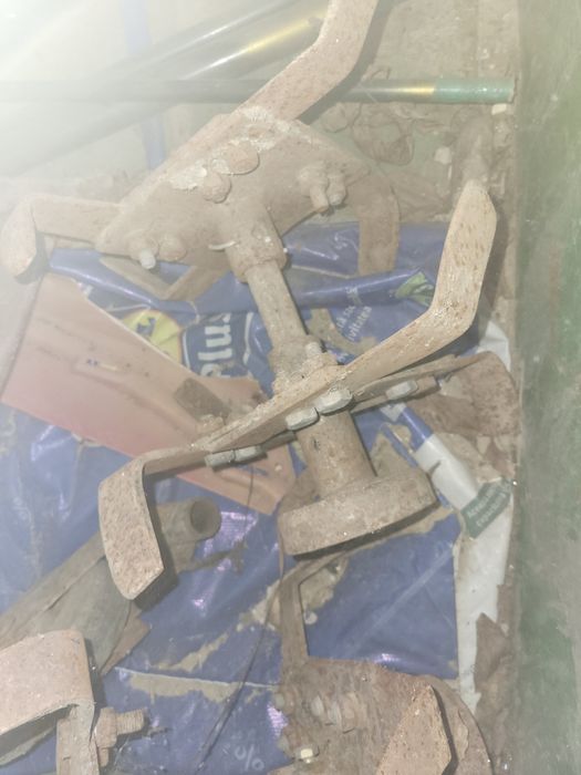 Vând motocultor cu motor de mobră