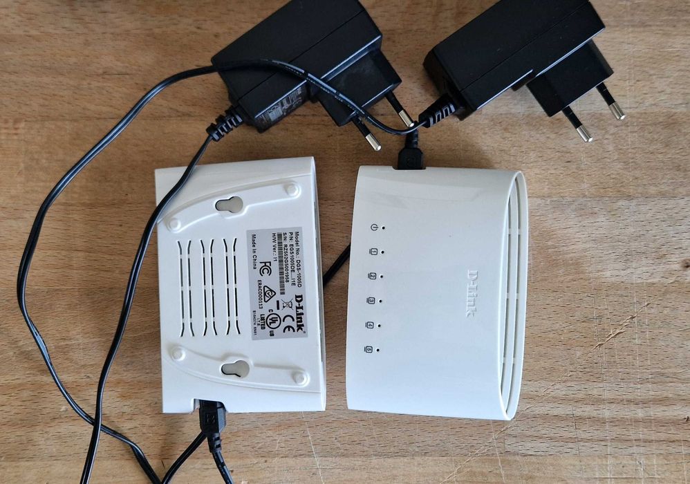 2 bucati Switch de retea cu 5 porturi D-Link – DGS-1005D