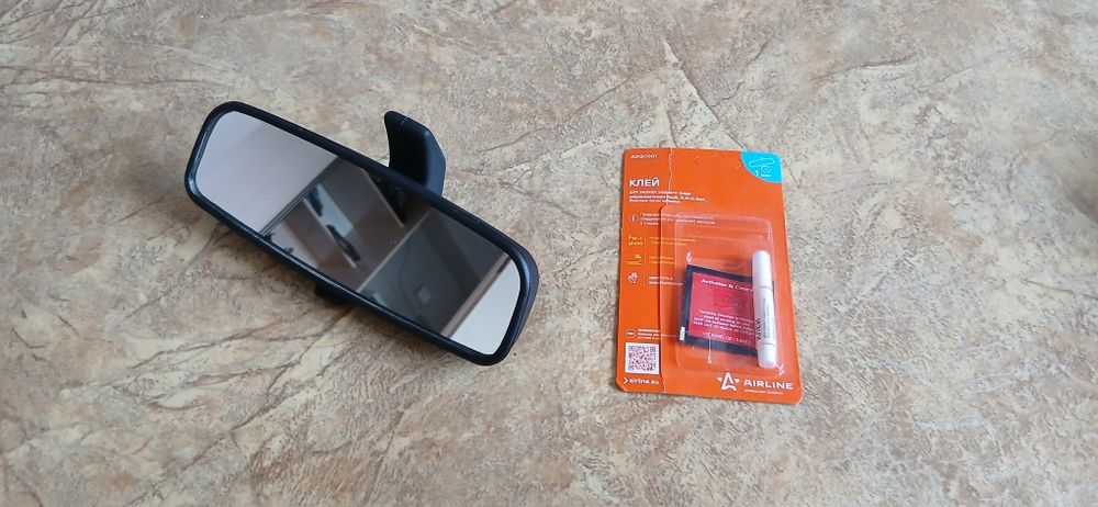 Новое зеркало заднего вида.