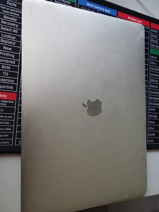Macbook Pro 15", i7 2.8GHz, 16Gb RAM, 256GB 2018 perfect functional+ o