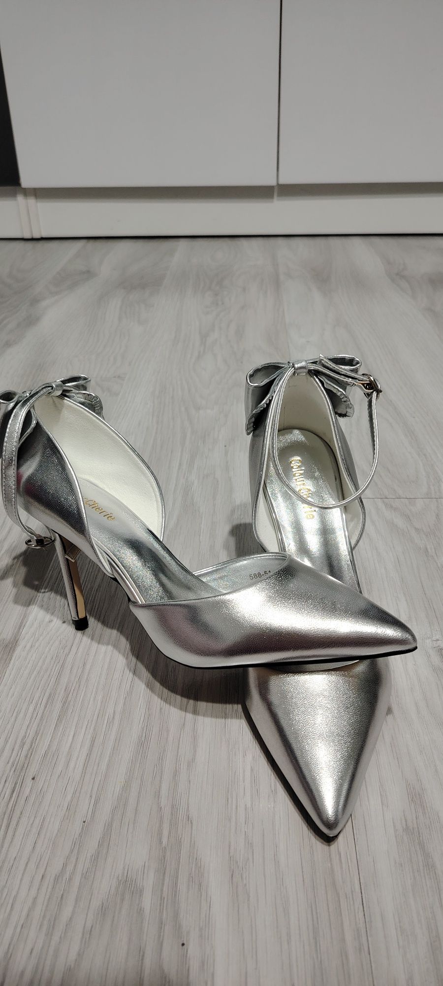 Pantofi eleganți pentru ocazii speciale
