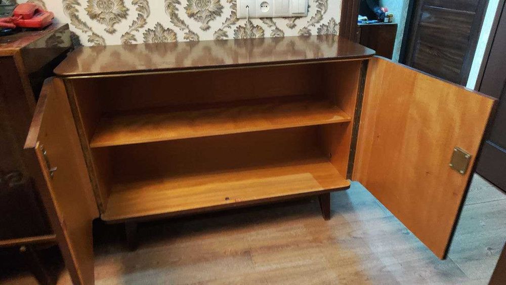 Хельга комплект - сервант и тумба, ГДР, в отличном состоянии