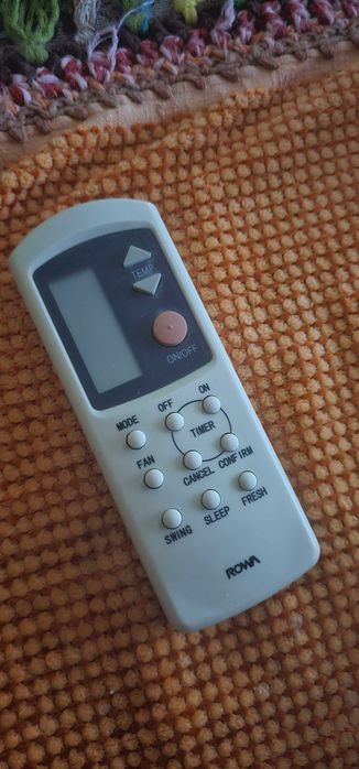 Telecomanda aer conditionat  rowa