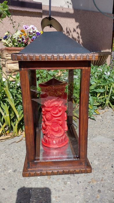 Винтидж поставка за свещ. Дървена къщичка с метален покрив с отвор