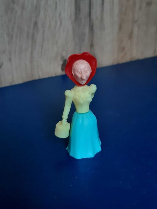 Лот Стари Играчки от Шоколадови Яйца Kinder