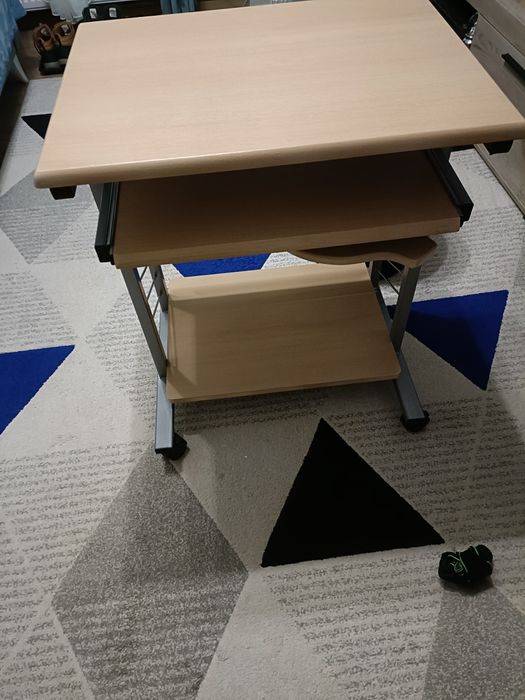 Vând birou +scaun birou