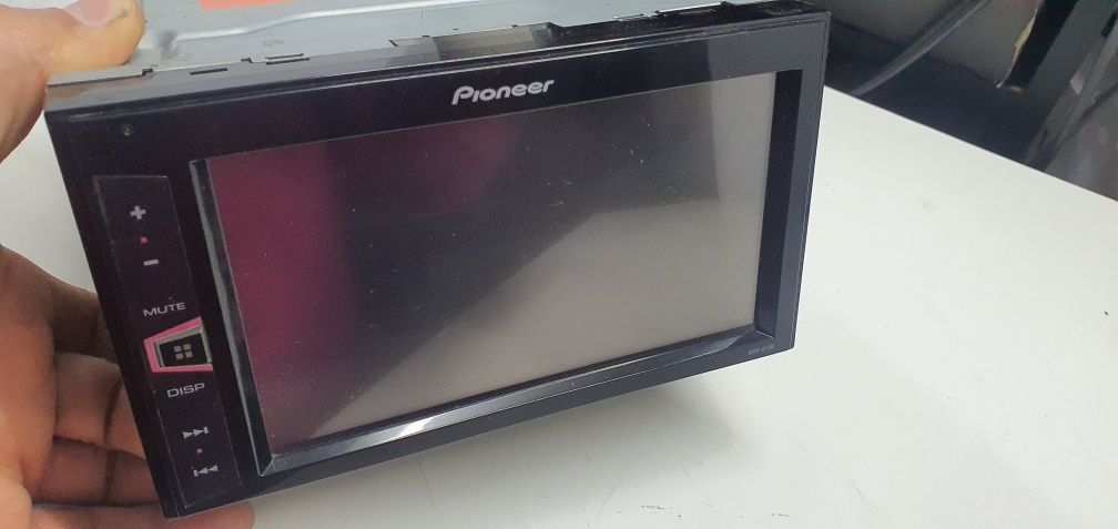 Продаётся Pioneer MVH AV 185 USB