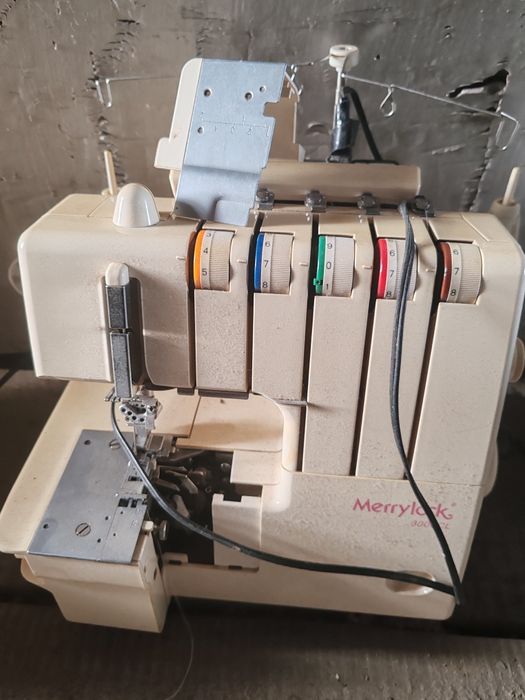 Продам швейную машинку