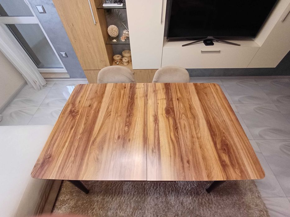 Разтегателна трапезна маса