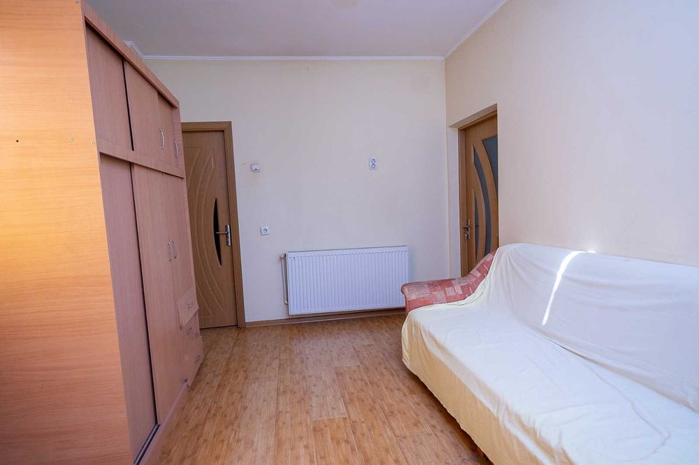 Apartament 2 camere + terasa, etaj 2, central.