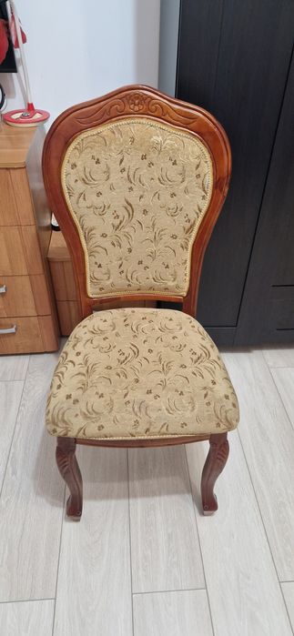 Продам стулья 8 штук