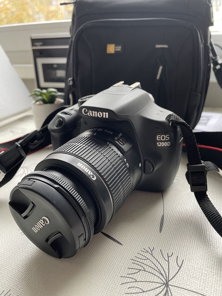 Фотоапарат Canon EOS 1200D тяло + Обектив Canon EF-s 18-55mm f/3.5-5.6