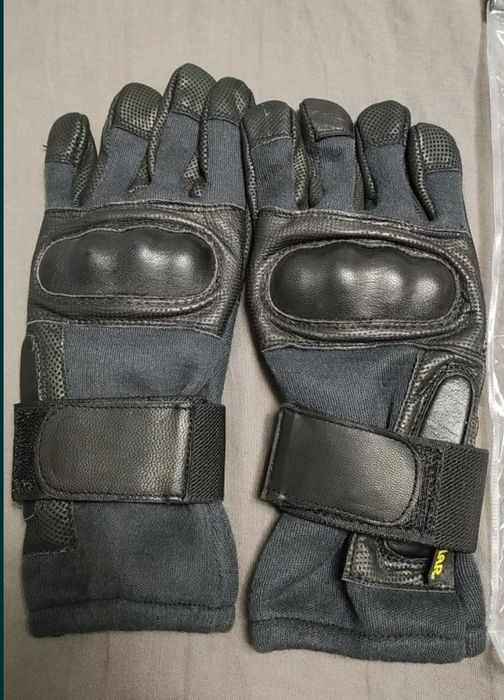 Mănuși tactice militare