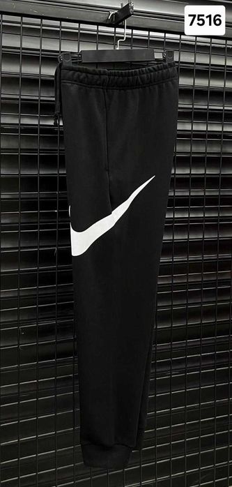 pantaloni nike model 2025