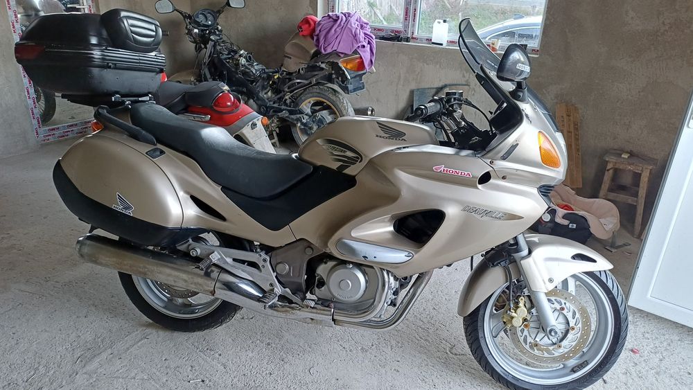 Honda Deauville 650 vând sau schimb cu mașini de Anglia