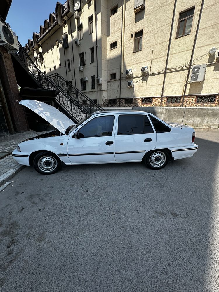 Nexia1 sotiladi yili 2005 prabegi 275.000