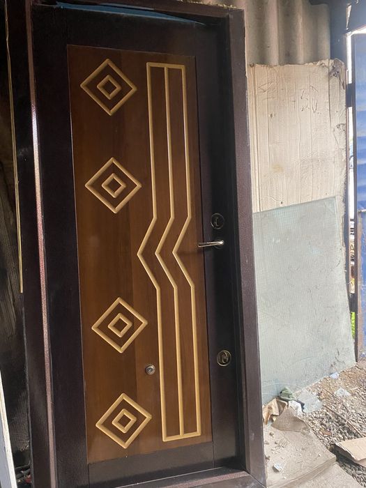 Usa exterior metalica ptr apartament